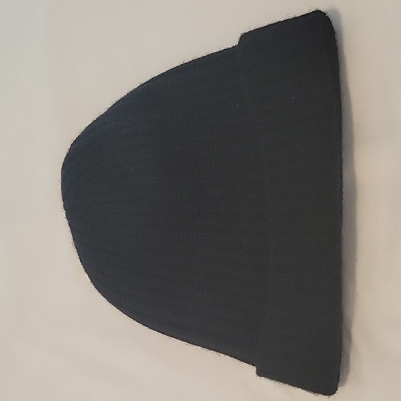 Chanel black cashmere beanie - Picture 3 of 6